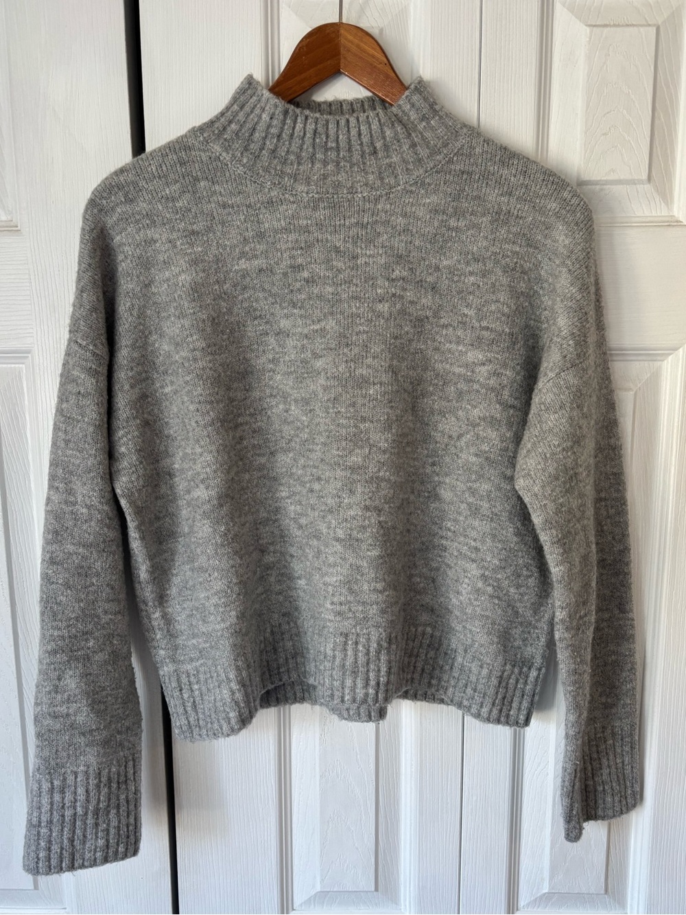 Double Zero Grey Mockneck Sweater Size Medium